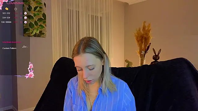 NyxaThorn online show from 11/22/25, 02:38