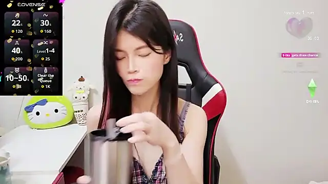 Snapshot of Alina10932 chatting on 09/18/25, 07:54 Alina10932 online show from 09/18/25, 07:54