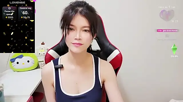 Snapshot of Alina10932 chatting on 09/19/25, 07:10 Alina10932 online show from 09/19/25, 07:10