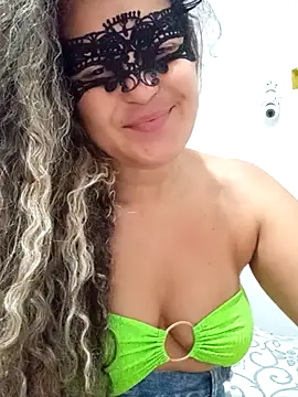 Snapshot of RaphinhaSanches chatting on 10/24/25, 12:01 RaphinhaSanches online show from 10/24/25, 12:01