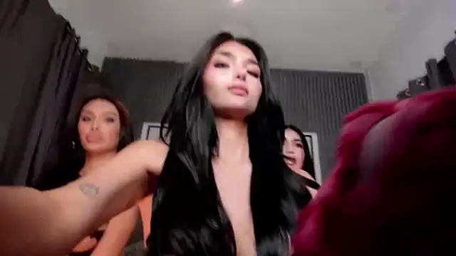 Snapshot of GeorginaMiller04 chatting on 10/25/25, 05:37 GeorginaMiller04 online show from 10/25/25, 05:37