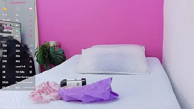 Daddyfavouritegirl online show from 09/25/25, 08:01