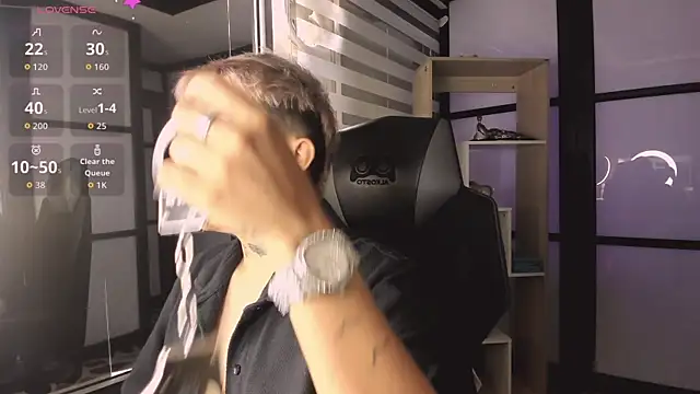 Snapshot of AlanRed_ chatting on 09/16/25, 08:32 AlanRed  online show from 09/16/25, 08:32