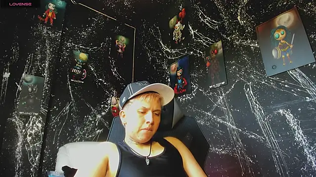 Snapshot of AlanRed_ chatting on 09/23/25, 06:00 AlanRed  online show from 09/23/25, 06:00