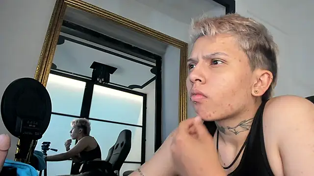 Snapshot of AlanRed_ chatting on 09/24/25, 06:06 AlanRed  online show from 09/24/25, 06:06