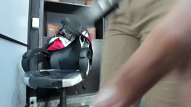 Snapshot of AlanRed_ chatting on 09/29/25, 04:28 AlanRed  online show from 09/29/25, 04:28