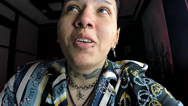 Snapshot of AlanRed_ chatting on 10/20/25, 08:42 AlanRed  online show from 10/20/25, 08:42