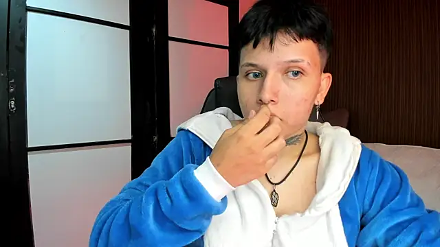 Snapshot of AlanRed_ chatting on 10/25/25, 08:33 AlanRed  online show from 10/25/25, 08:33