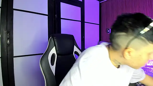 Snapshot of AlanRed_ chatting on 10/26/25, 07:31 AlanRed  online show from 10/26/25, 07:31