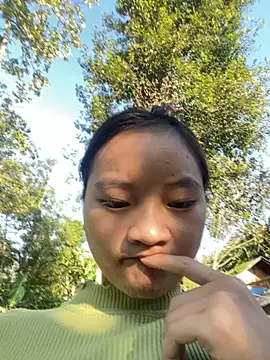 Snapshot of __Nhug__05 chatting on 10/05/25, 12:31   Nhug  05 online show from 10/05/25, 12:31