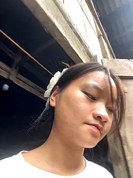 Snapshot of __Nhug__05 chatting on 10/08/25, 01:14   Nhug  05 online show from 10/08/25, 01:14