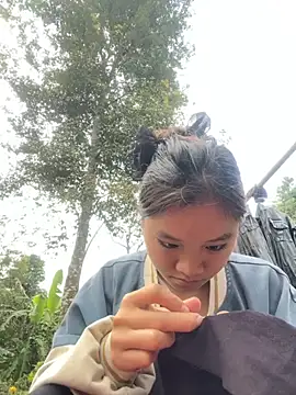 Snapshot of __Nhug__05 chatting on 10/29/25, 08:05   Nhug  05 online show from 10/29/25, 08:05