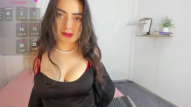 sashaa petit online show from 09/22/25, 11:23