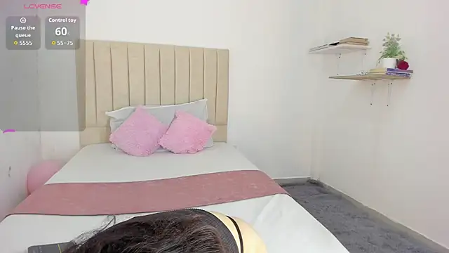 sashaa petit online show from 09/27/25, 11:15