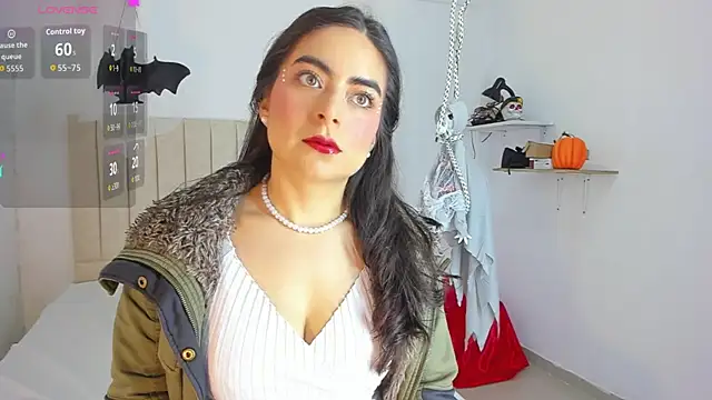 sashaa petit online show from 10/22/25, 11:21