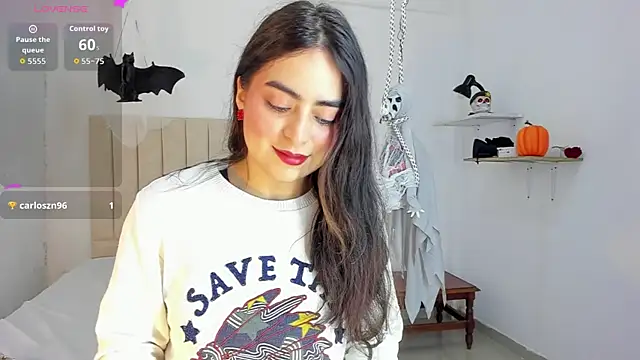 sashaa petit online show from 10/24/25, 11:17