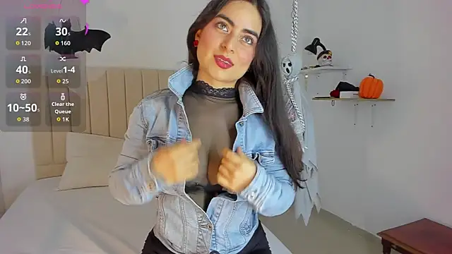 sashaa petit online show from 10/28/25, 11:47