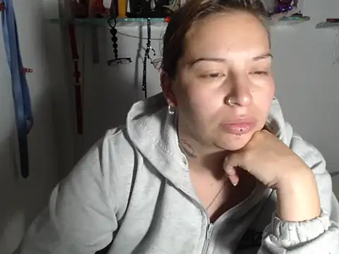 cloequeen15 online show from 09/24/25, 10:51