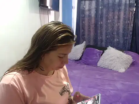 cloequeen15 online show from 10/06/25, 08:28