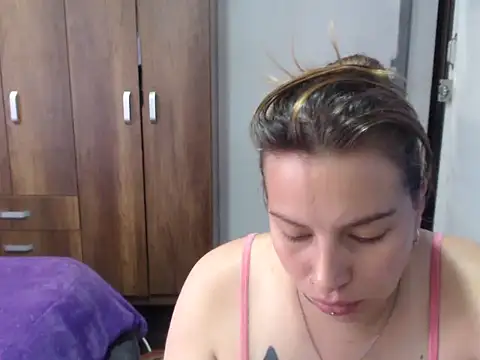 cloequeen15 online show from 10/22/25, 05:24