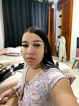 Snapshot of Aliciawhitee chatting on 11/15/25, 12:08 Aliciawhitee online show from 11/15/25, 12:08