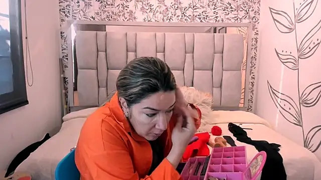 Chanel  Rose   online show from 09/24/25, 12:19