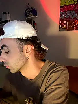 Snapshot of Inside_priv chatting on 10/13/25, 08:09 Inside priv online show from 10/13/25, 08:09