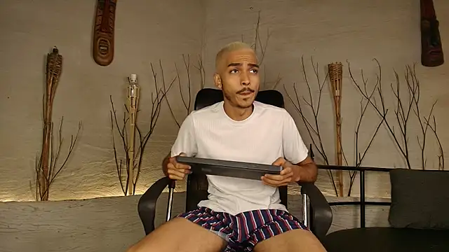 Snapshot of MarcusRain_ chatting on 10/31/25, 07:26 MarcusRain online show from 10/31/25, 07:26