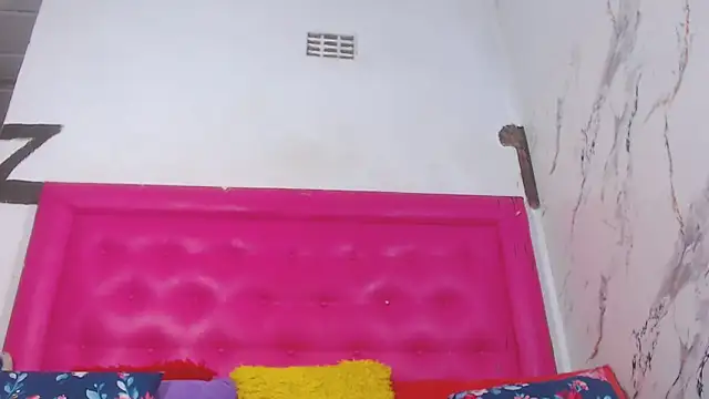 LoloQueen5 online show from 06/11/26, 02:59