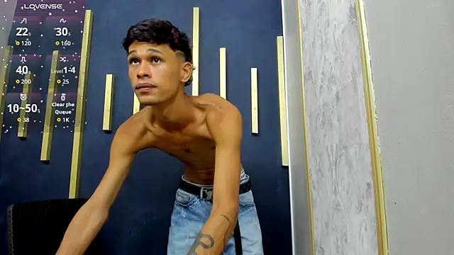 Snapshot of Just_D4v7 chatting on 10/13/25, 07:14 Just D4v7 online show from 10/13/25, 07:14