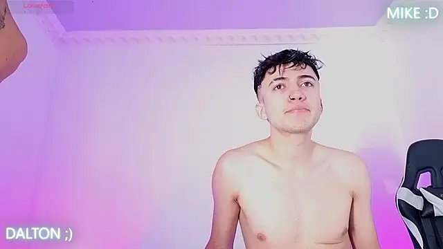 Snapshot of Mike_Benelli chatting on 12/14/25, 01:49 Mike Benelli online show from 12/14/25, 01:49