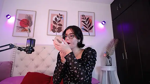 Snapshot of barbyehot chatting on 11/21/25, 12:21 barbyehot online show from 11/21/25, 12:21