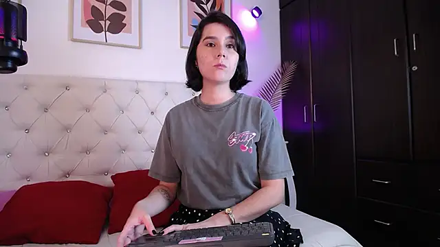 Snapshot of barbyehot chatting on 12/14/25, 01:33 barbyehot online show from 12/14/25, 01:33