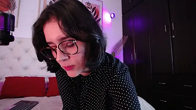 Snapshot of barbyehot chatting on 12/17/25, 03:18 barbyehot online show from 12/17/25, 03:18