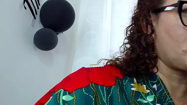 TifanyQueen  online show from 10/12/25, 07:57