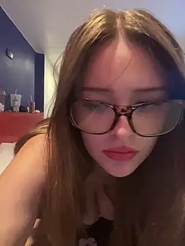 Snapshot of cherryrosealiee chatting on 03/19/26, 04:00 cherryrosealiee online show from 03/19/26, 04:00