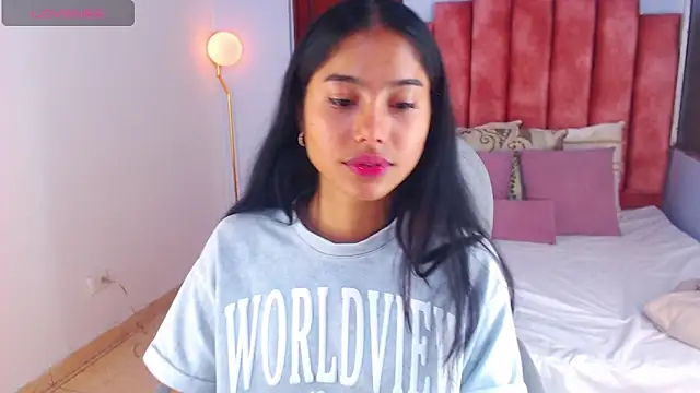 Snapshot of Milaa_Star_ chatting on 10/11/25, 03:39 Milaa Star online show from 10/11/25, 03:39