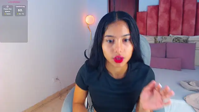 Snapshot of Milaa_Star_ chatting on 10/18/25, 04:04 Milaa Star online show from 10/18/25, 04:04