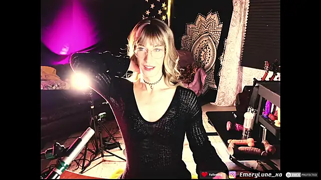 EmeryLune xo online show from 06/10/26, 02:12