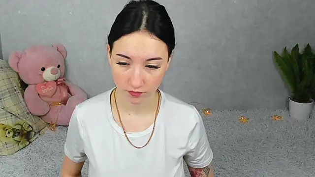 Snapshot of EileenMoores chatting on 11/27/25, 02:46 EileenMoores online show from 11/27/25, 02:46