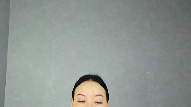 Snapshot of EileenMoores chatting on 12/01/25, 09:47 EileenMoores online show from 12/01/25, 09:47