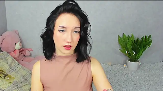 Snapshot of EileenMoores chatting on 12/04/25, 07:11 EileenMoores online show from 12/04/25, 07:11