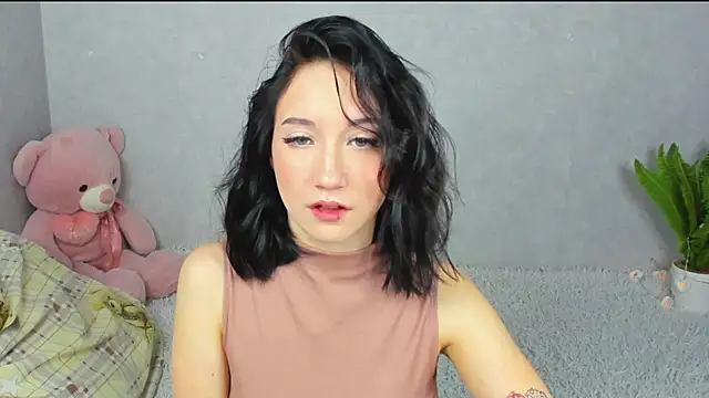 Snapshot of EileenMoores chatting on 12/05/25, 05:09 EileenMoores online show from 12/05/25, 05:09