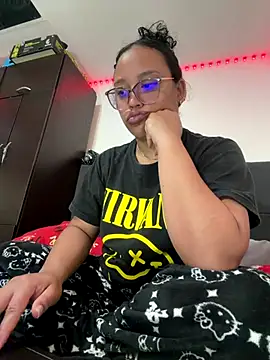 Snapshot of angels_evil chatting on 11/24/25, 10:15 angels evil online show from 11/24/25, 10:15