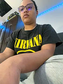 Snapshot of angels_evil chatting on 11/25/25, 08:03 angels evil online show from 11/25/25, 08:03