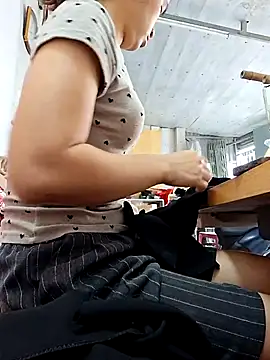 Snapshot of irina_hana chatting on 10/27/25, 01:20 irina hana online show from 10/27/25, 01:20