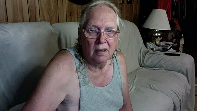 Snapshot of OldLadySara chatting on 10/13/25, 12:10 OldLadySara online show from 10/13/25, 12:10