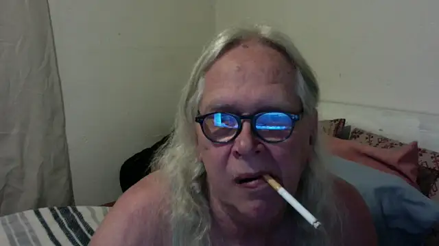 Snapshot of OldLadySara chatting on 05/23/26, 03:23 OldLadySara online show from 05/23/26, 03:23