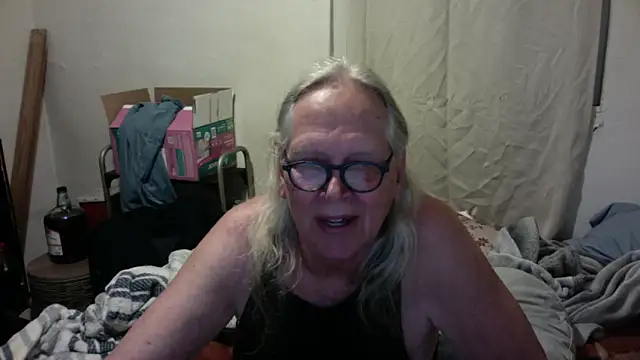 Snapshot of OldLadySara chatting on 05/29/26, 06:33 OldLadySara online show from 05/29/26, 06:33