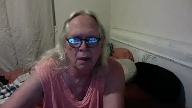 Snapshot of OldLadySara chatting on 05/30/26, 02:08 OldLadySara online show from 05/30/26, 02:08
